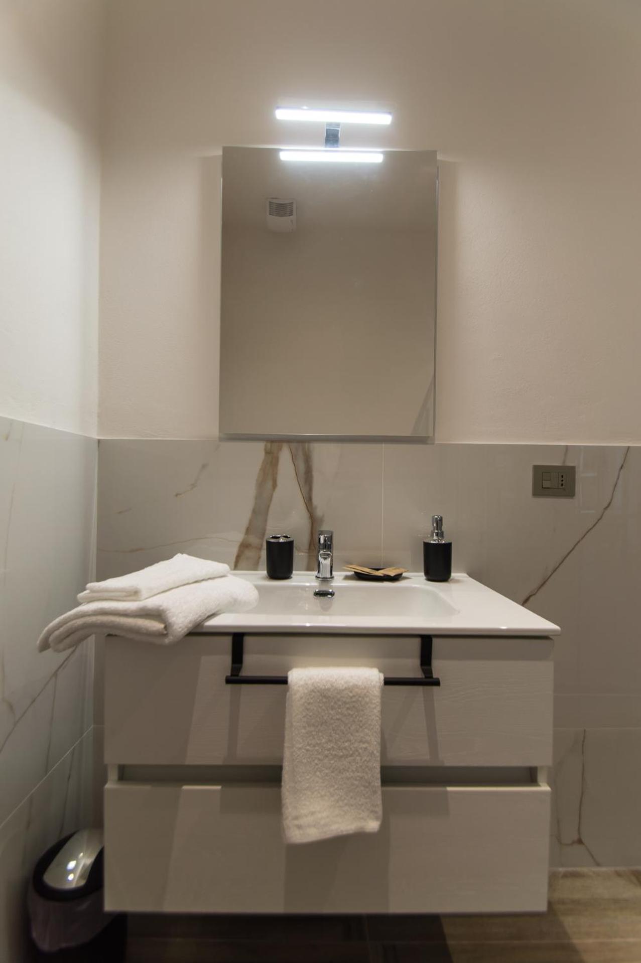 Loggia 27 Three-room Apartamento